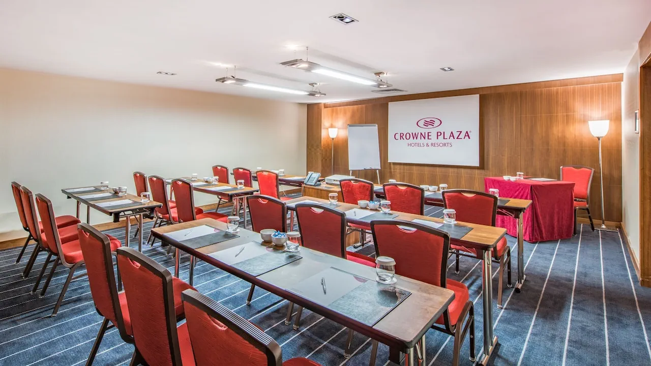 الفندق كراون بلازا حربيه - إسطبول